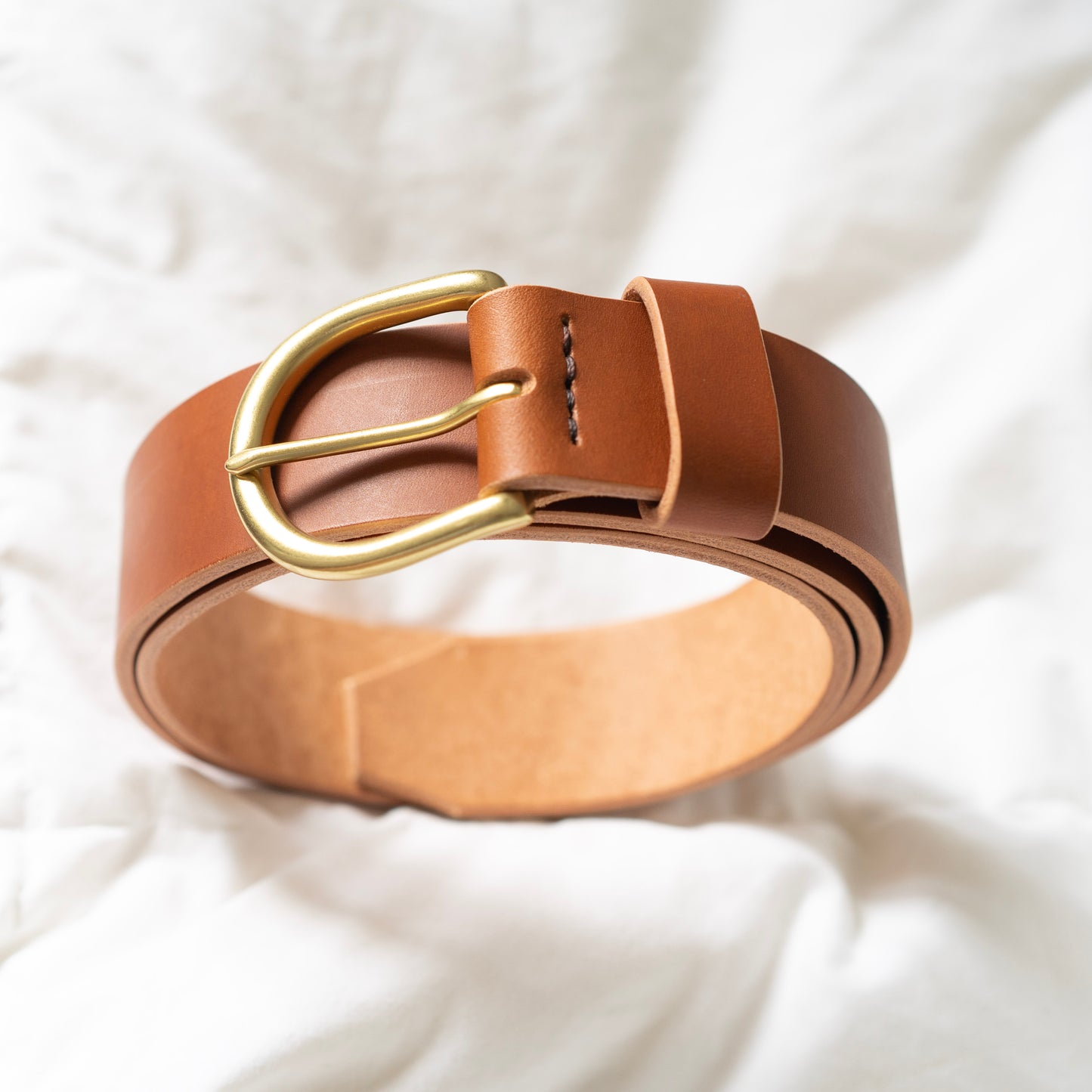 Deutscher Premium Veg Tan Gürtel Cognac – Handgefertigt, massives Messing, 3,8 cm, 5 Jahre Garantie