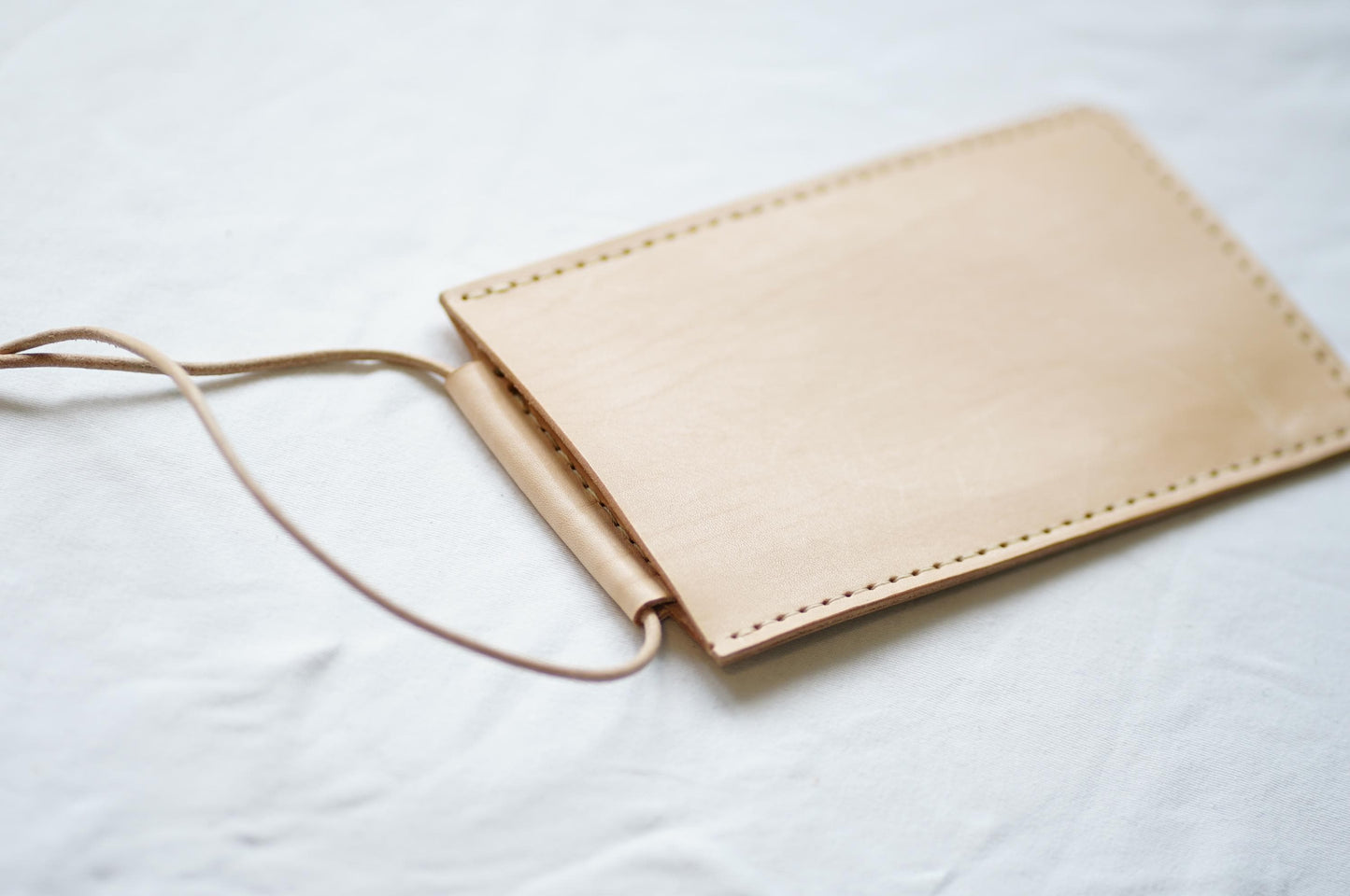 Minimalistische Handy-Crossbody-Tasche | 100% pflanzlich gegerbtes Leder | Handmade & Langlebig