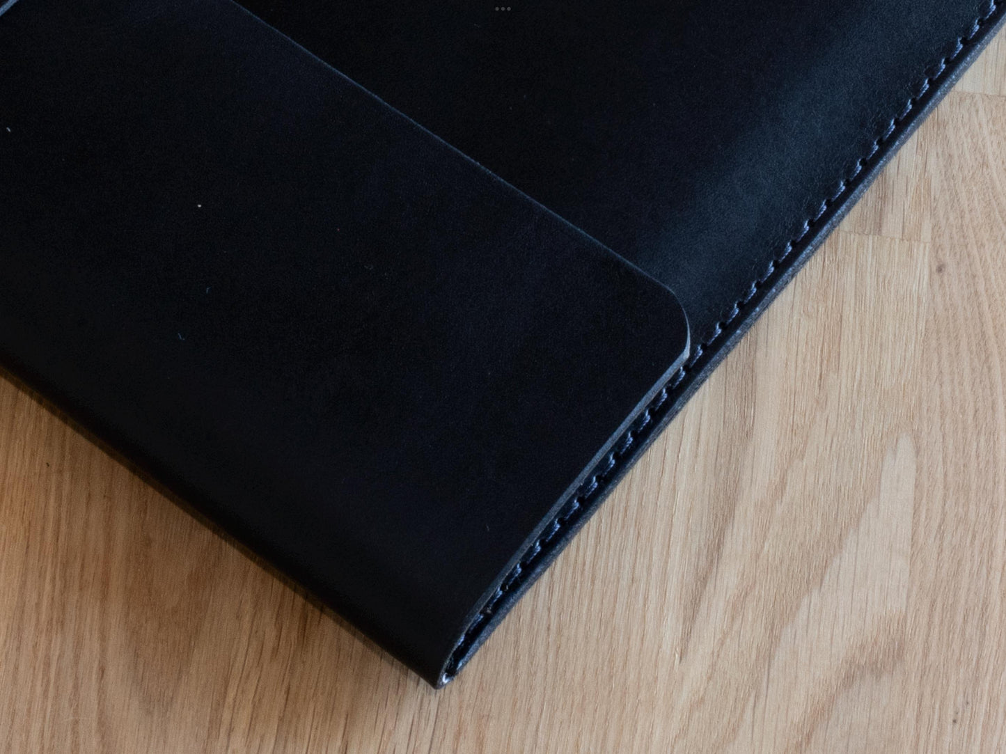 MacBook Lederhülle Notebook Hülle mit Klappe Laptop Sleeve minimalistische MacBook Hülle | 13", 14", 15", 16" Notebook 17 Schwarz