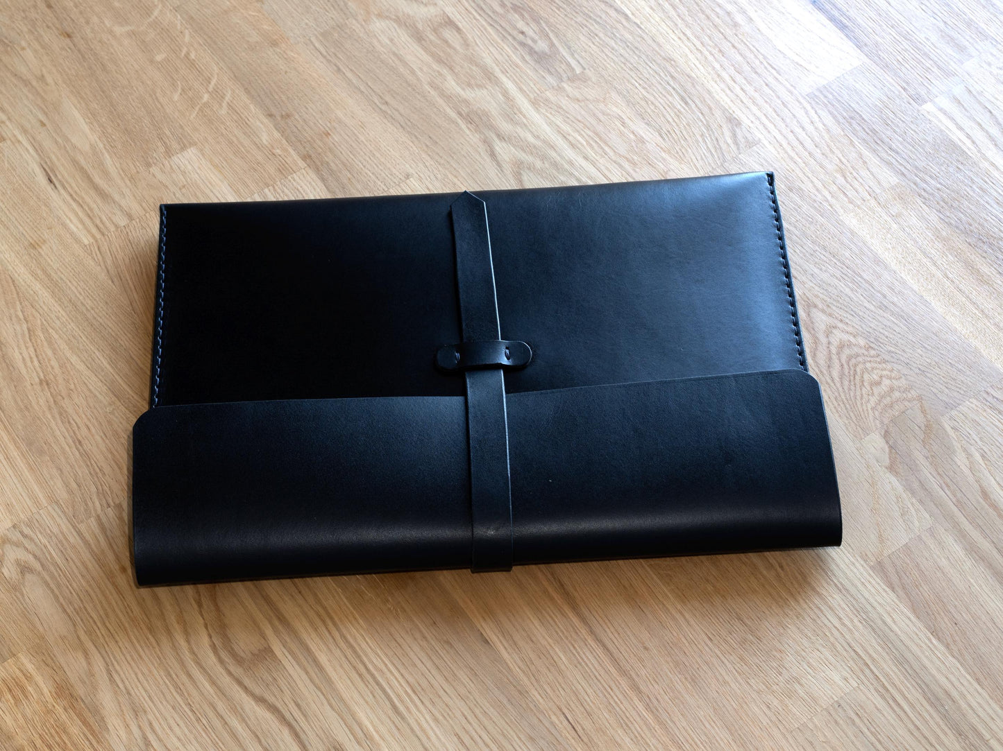 MacBook Lederhülle Notebook Hülle mit Klappe Laptop Sleeve minimalistische MacBook Hülle | 13", 14", 15", 16" Notebook 17 Schwarz