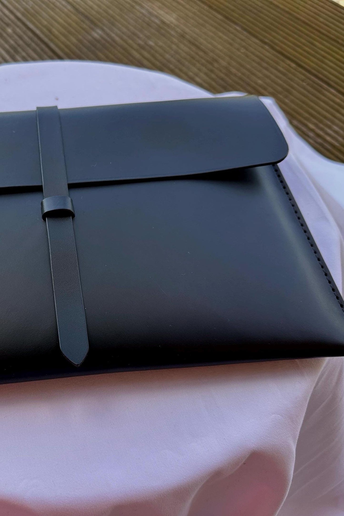MacBook Lederhülle Notebook Hülle mit Klappe Laptop Sleeve minimalistische MacBook Hülle | 13", 14", 15", 16" Notebook 17 Schwarz