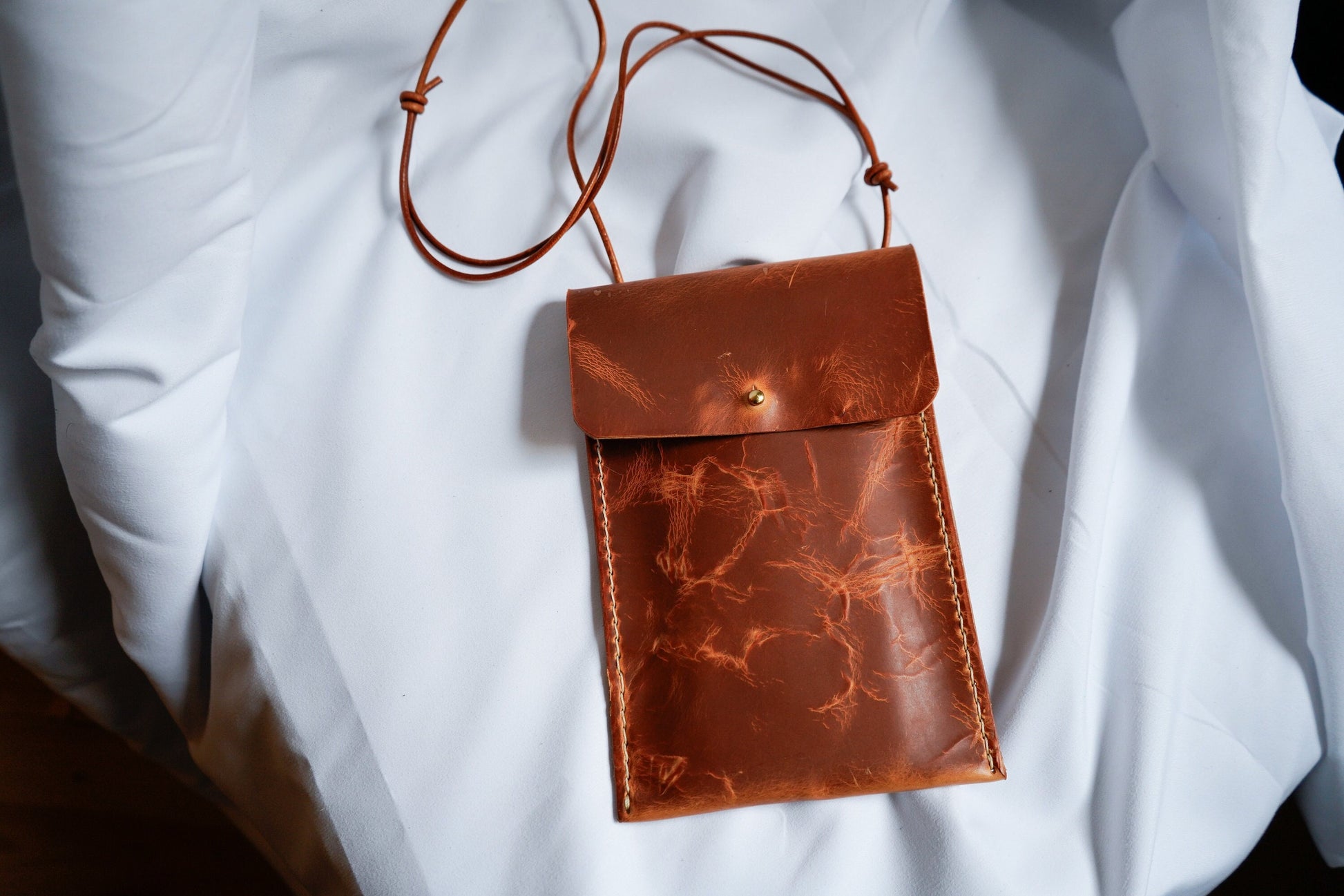 Leder Handytasche Crossbody – Universalpassend für alle Smartphones