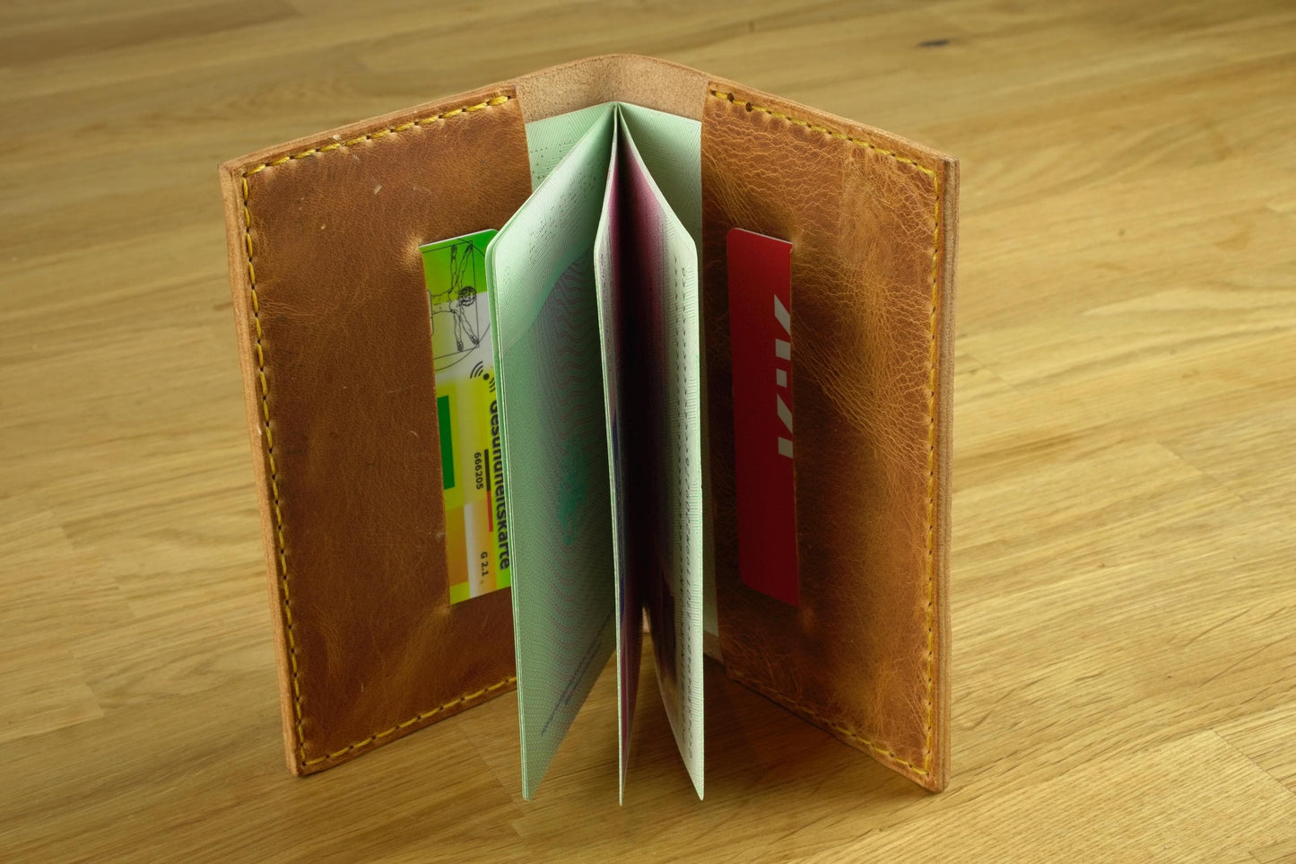 All-in-One-Lederetui: Passhülle, Feldnotizen-Cover & Brieftasche | Handmade Geschenkidee für den Sohn