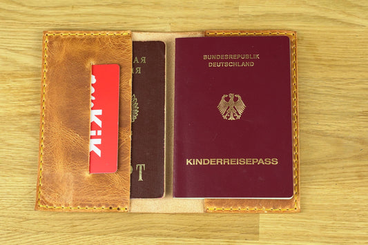 All-in-One-Lederetui: Passhülle, Feldnotizen-Cover & Brieftasche | Handmade Geschenkidee für den Sohn