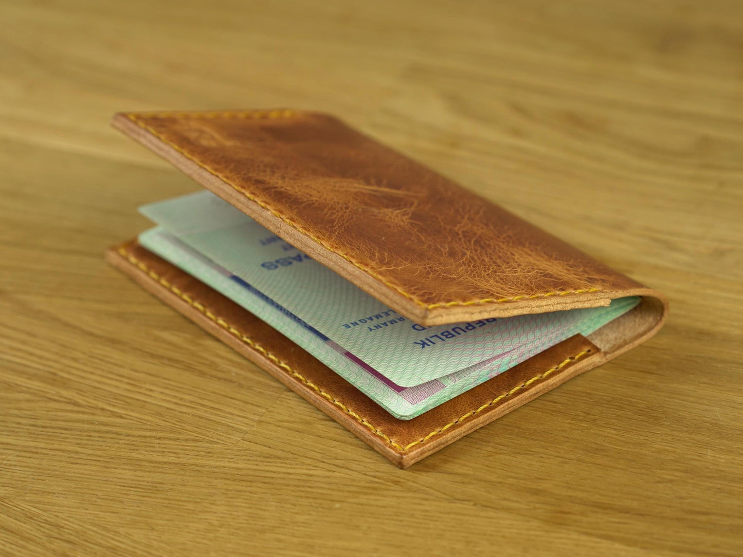 All-in-One-Lederetui: Passhülle, Feldnotizen-Cover & Brieftasche | Handmade Geschenkidee für den Sohn