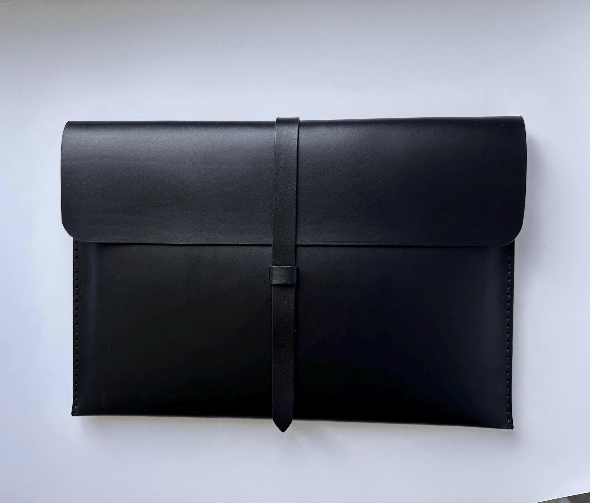 MacBook Lederhülle Notebook Hülle mit Klappe Laptop Sleeve minimalistische MacBook Hülle | 13", 14", 15", 16" Notebook 17 Schwarz